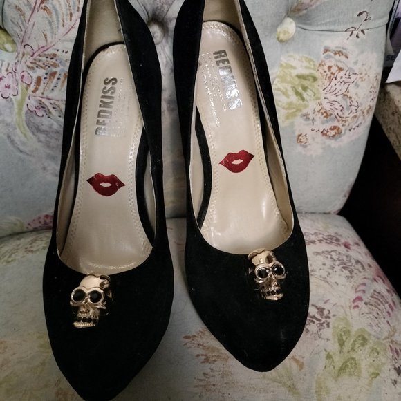 Black high heels with skull accent - Picture 4 of 6